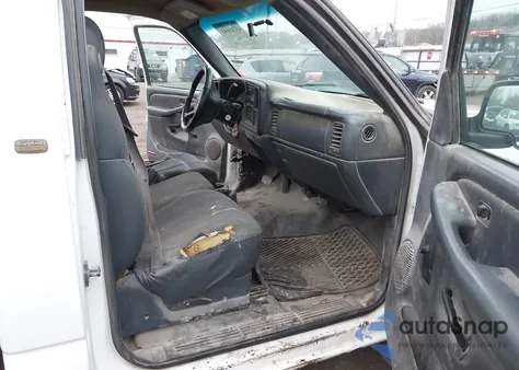 2001 Chevrolet Silverado 2500Hd z USA, uszkodzony, nr VIN 1GCHC24U51E273555